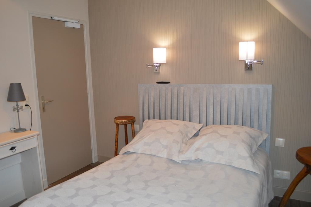 Hotel Restaurant Aux Genets D'Or Mandailles-Saint-Julien Екстериор снимка