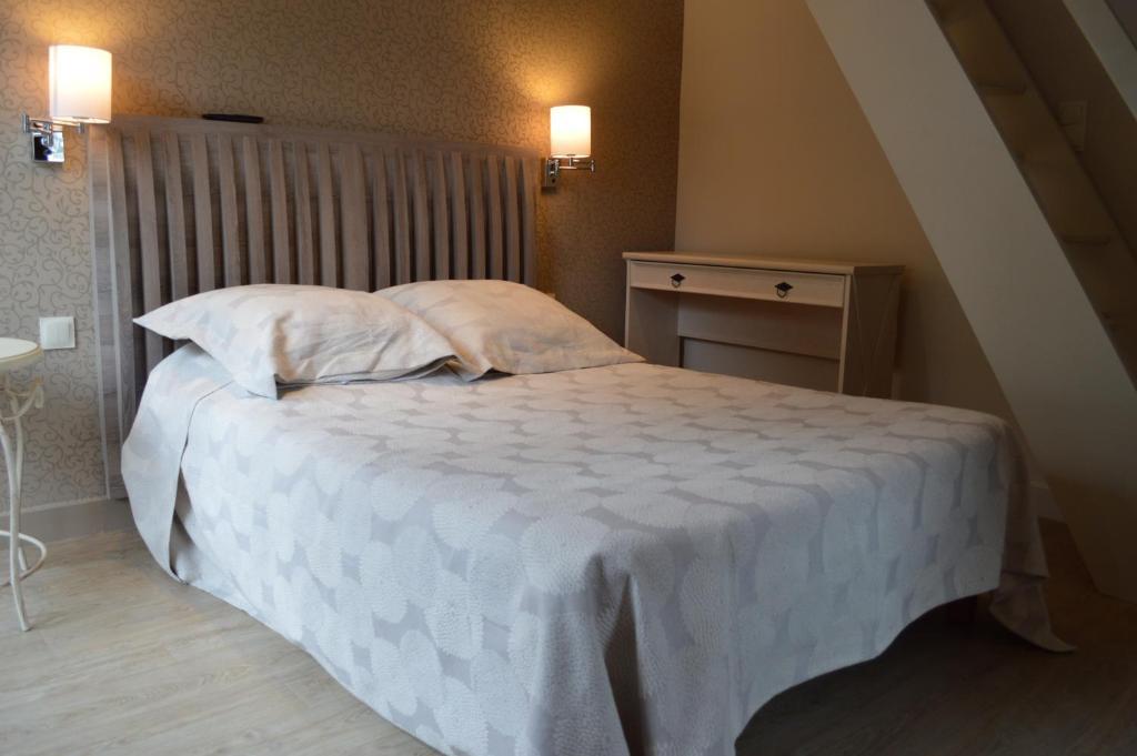 Hotel Restaurant Aux Genets D'Or Mandailles-Saint-Julien Екстериор снимка